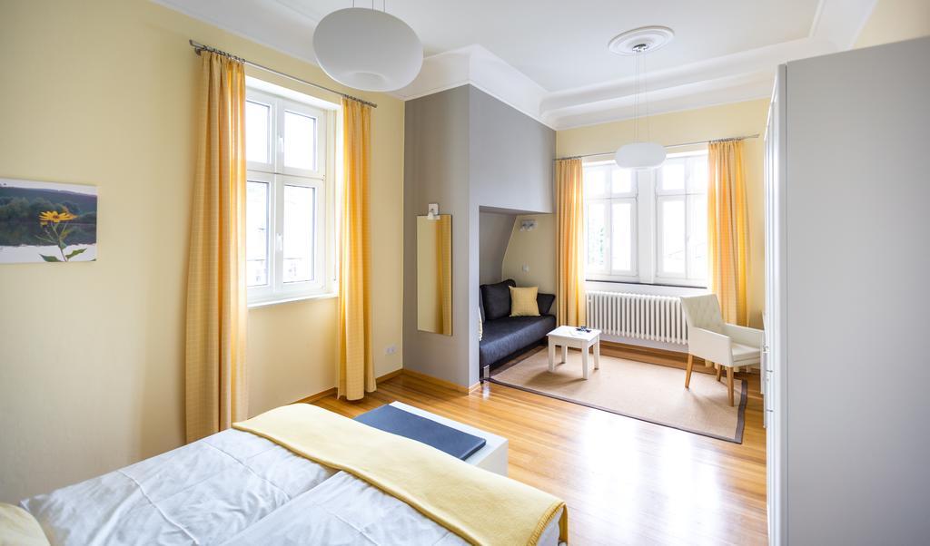 Gaestehaus & Weingut Cluesserath-Weiler Триттенхайм Экстерьер фото